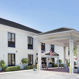 *** Hotel Baymont By Wyndham Savannah/garden USA